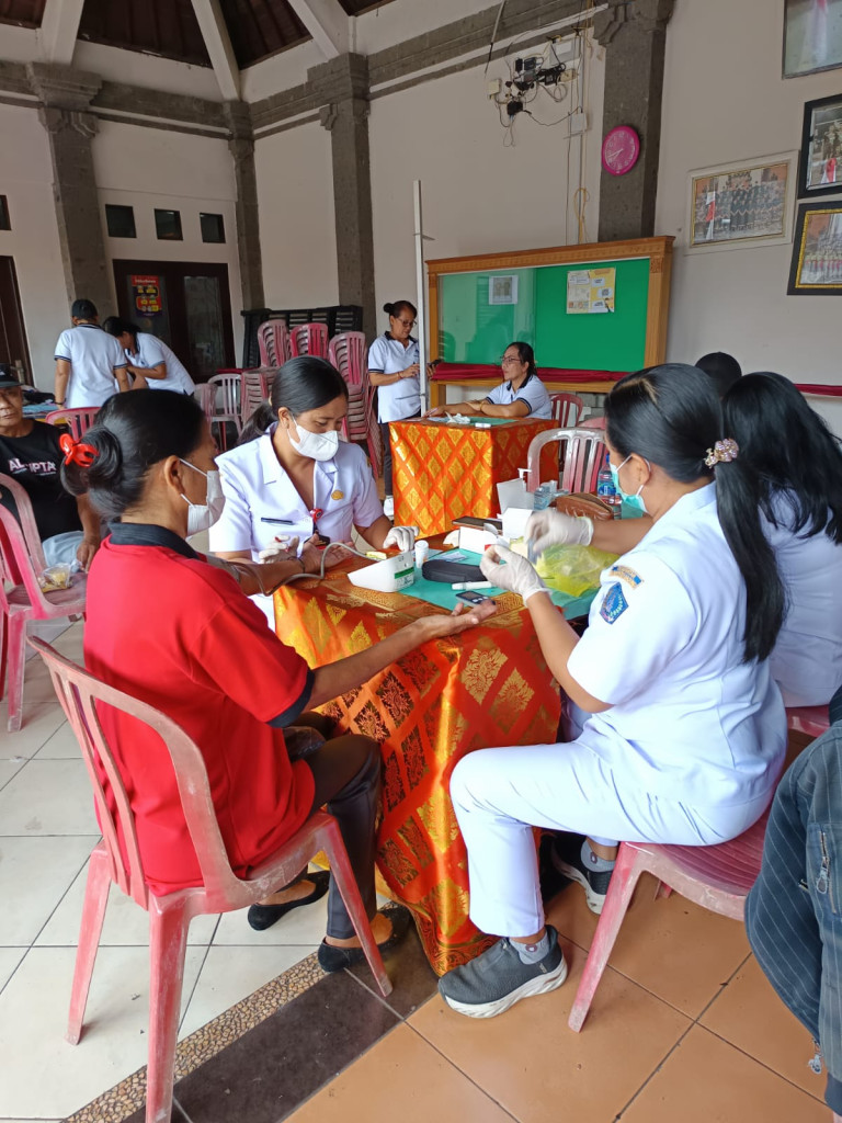 Giat posyandu anak anak dan Lansia dilingkungan Tegehe kelurahan sempidi senin 11 agustus 2025
